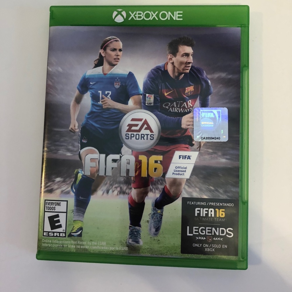 EA Sports FIFA 16 XBOX One videogame preowned